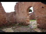 03104 ostia - regio i - insula ii - caseggiato del pantomimo apolausto and caseggiato del balcone ligneo (i,ii,2.6) - raum 41 - bli ri suedwesten - re - zugang zu raum 42 - 09-2022.jpg